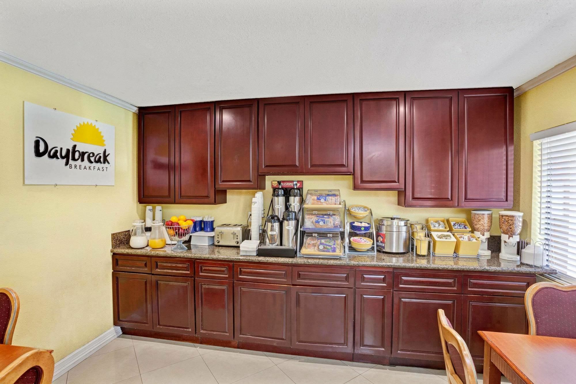 Days Inn By Wyndham Whittier Los Angeles Luaran gambar